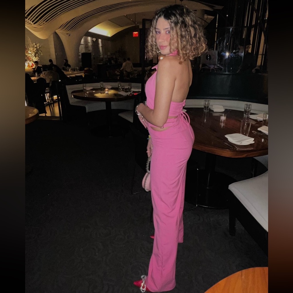 Beautiful pink crop and cutout pant set. 💘 Sold together ! - Picture 2 of 3